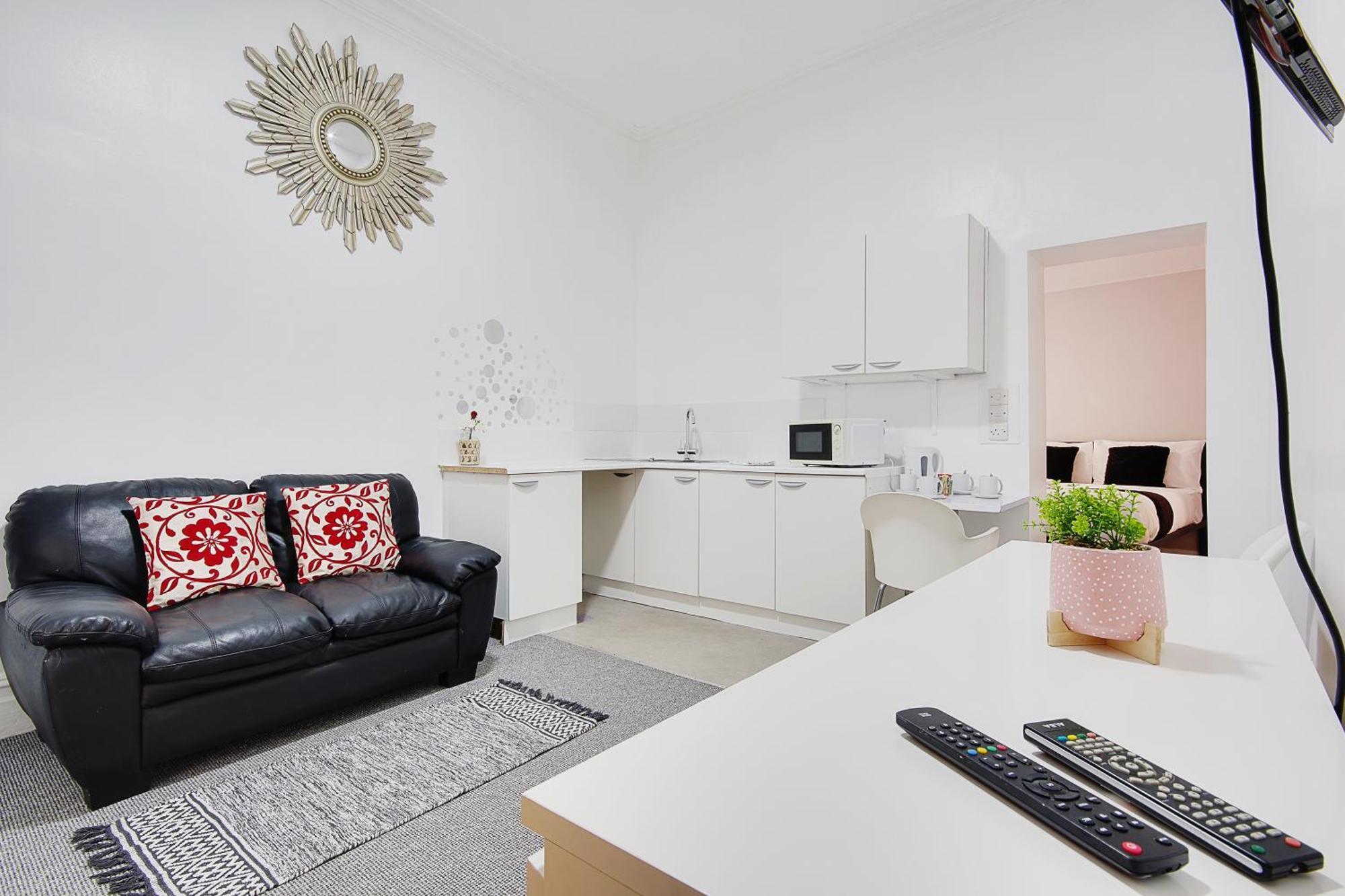 בורנמות' Serenity Hotel מראה חיצוני תמונה