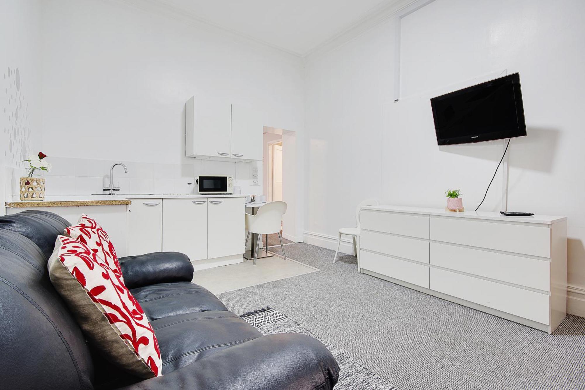 בורנמות' Serenity Hotel מראה חיצוני תמונה